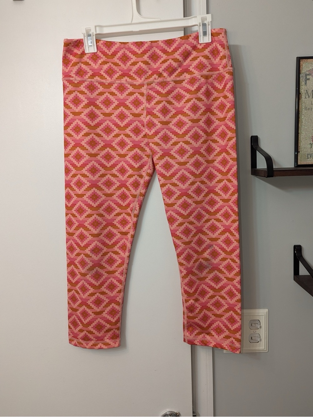 3/$12 Aztec Pattern Cropped Leggings